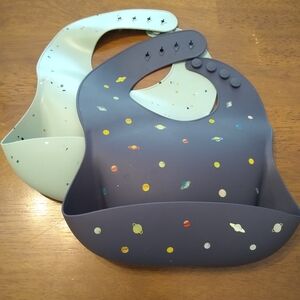 Mushie Silicone Bibs 2-pack